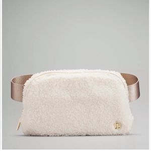 Lululemon Sherpa everywhere belt bag